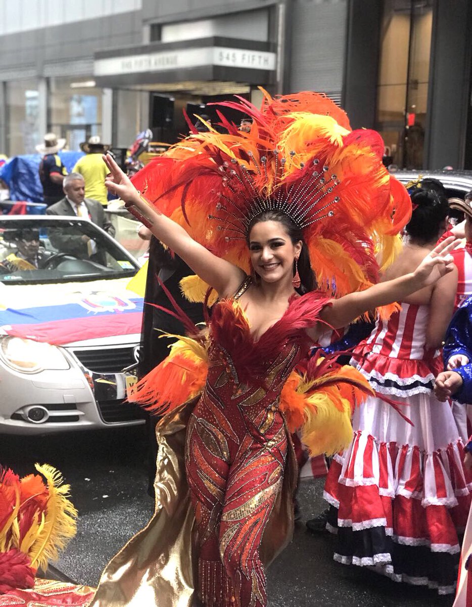 La reina Valeria en el desfile.