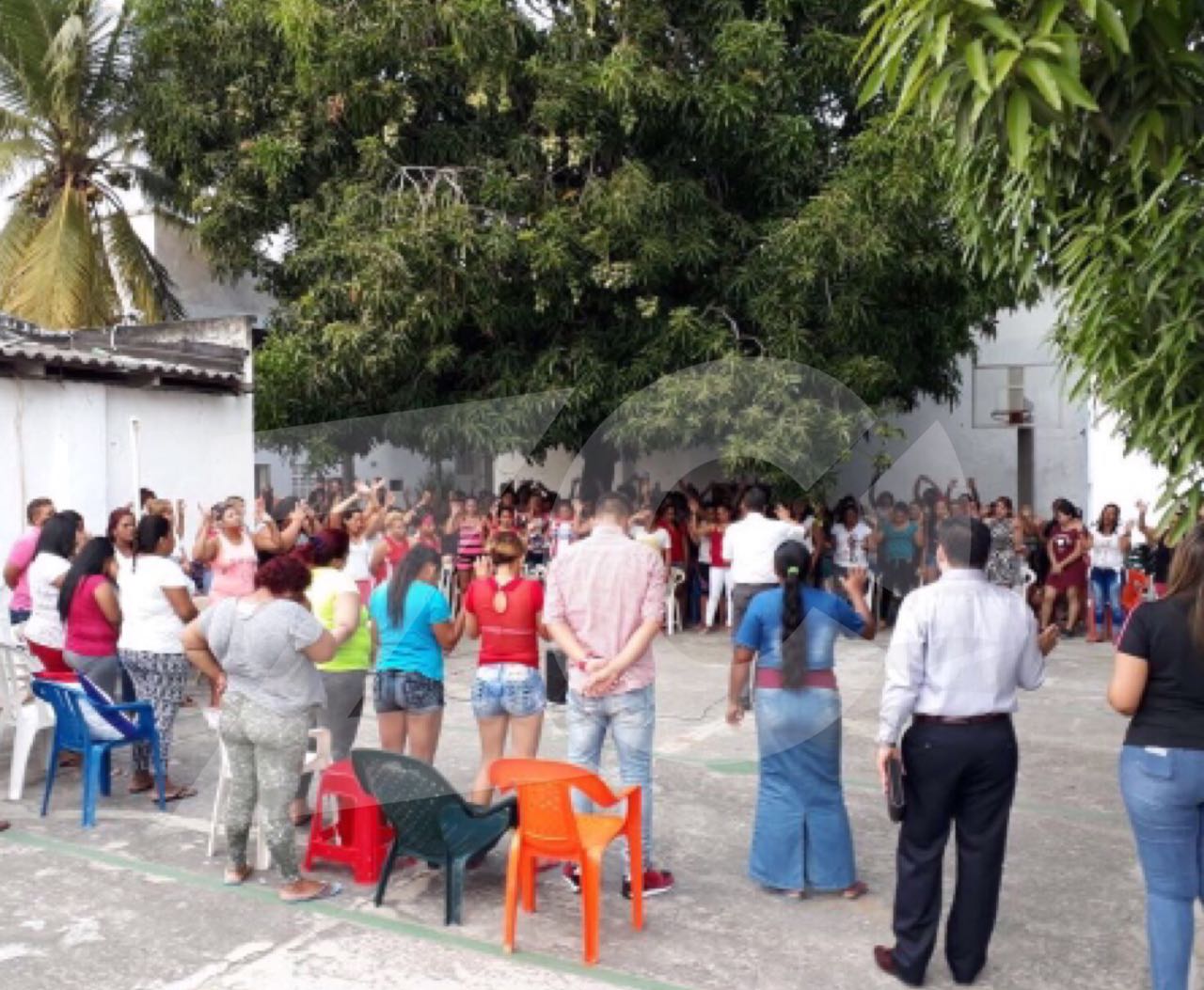 Momento del servicio religioso donde Teófilo compartió la palabra. 