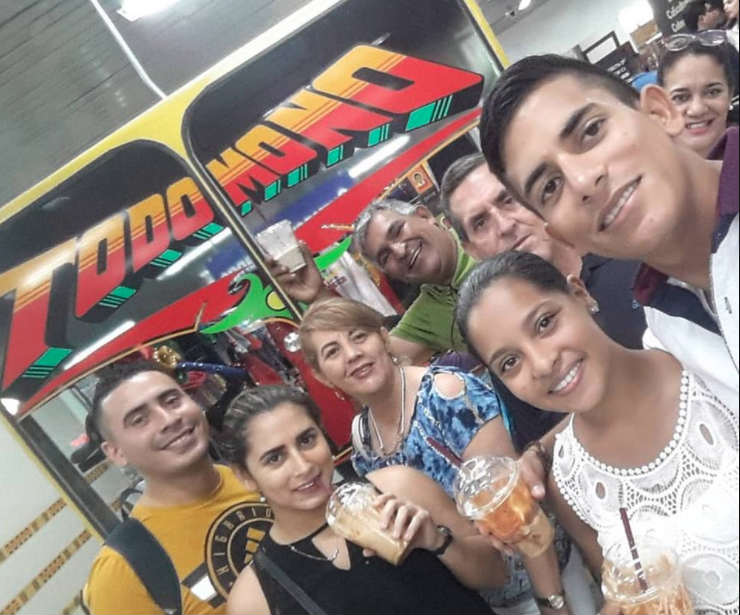 Instagram. Nelson Soto despedido en el aeropuerto por sus familiares y amigos.