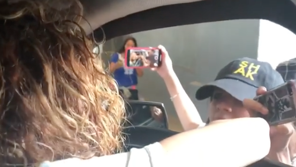 Momento en el que Shakira le cumple su sueño a una de sus fans.