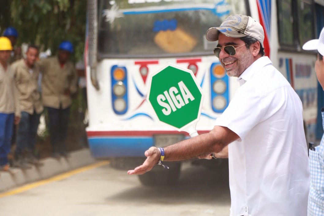 El Alcalde Alejandro Char en la reapertura de las calles 58 y 59.