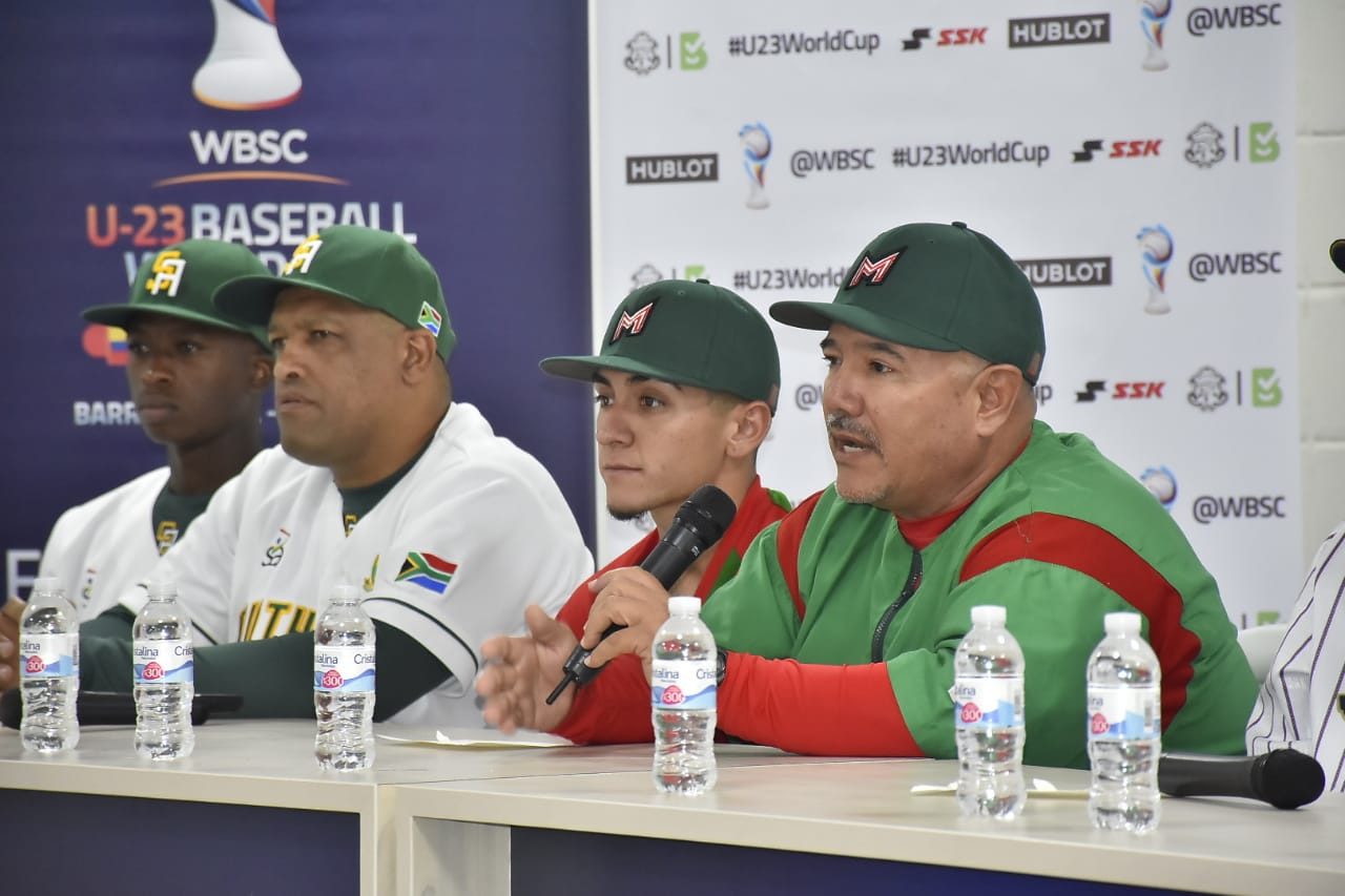 El manager de México, José Reyes. 