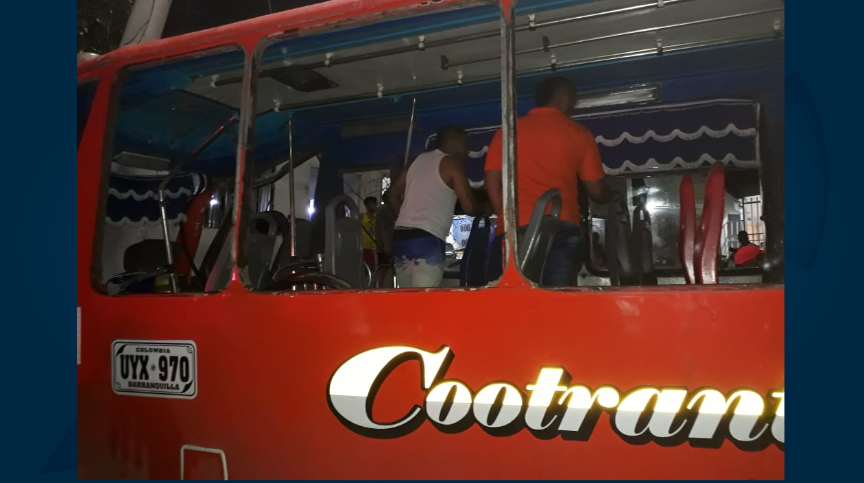 Debido al impacto el vehículo registró daños materiales.