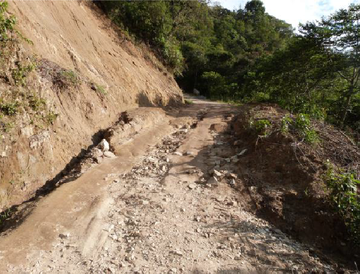 Contraloría En la vereda La Guada Arboleda- Nariño. Se observa vía en mal estado y la evidente falta de mantenimiento.
