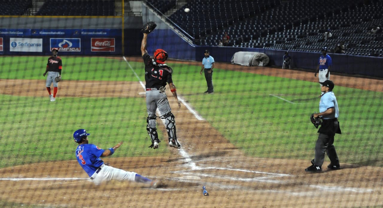 Carrera del empate anotada por Charlie Mirabal.