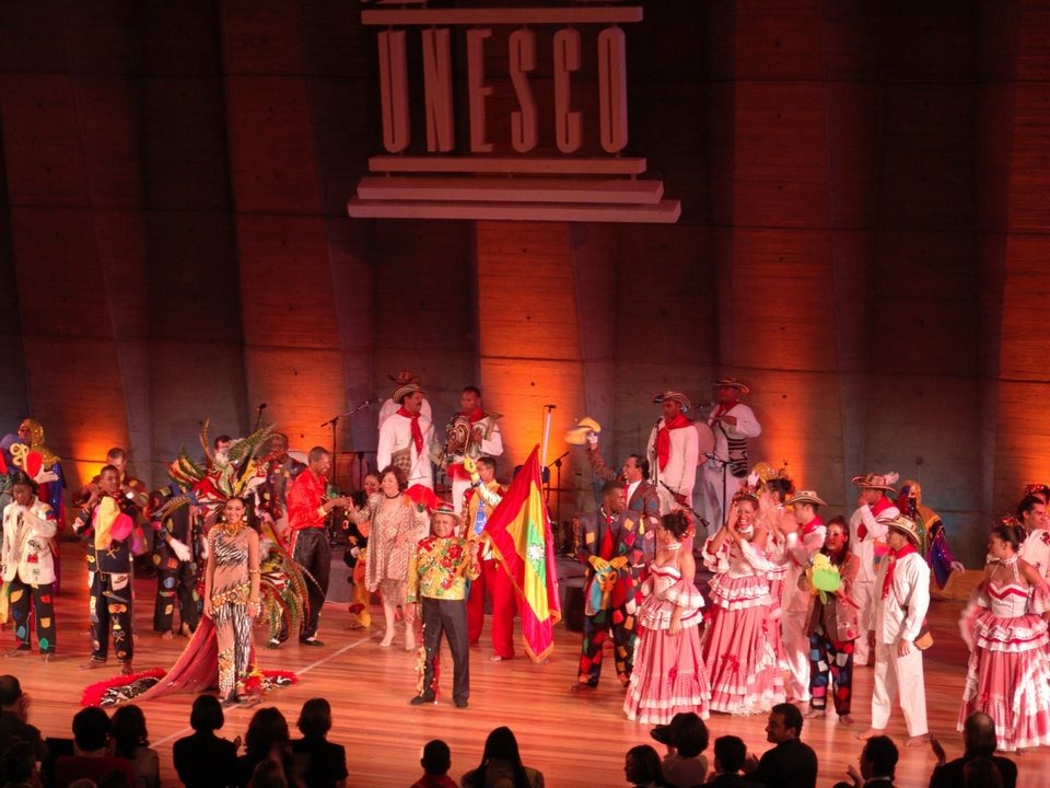 Presentación del Carnaval ante la Unesco en París en 2003.