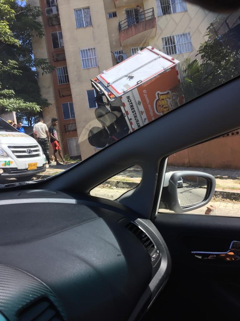 @ImpactoNewsCol Así quedó el camión tras el accidente.