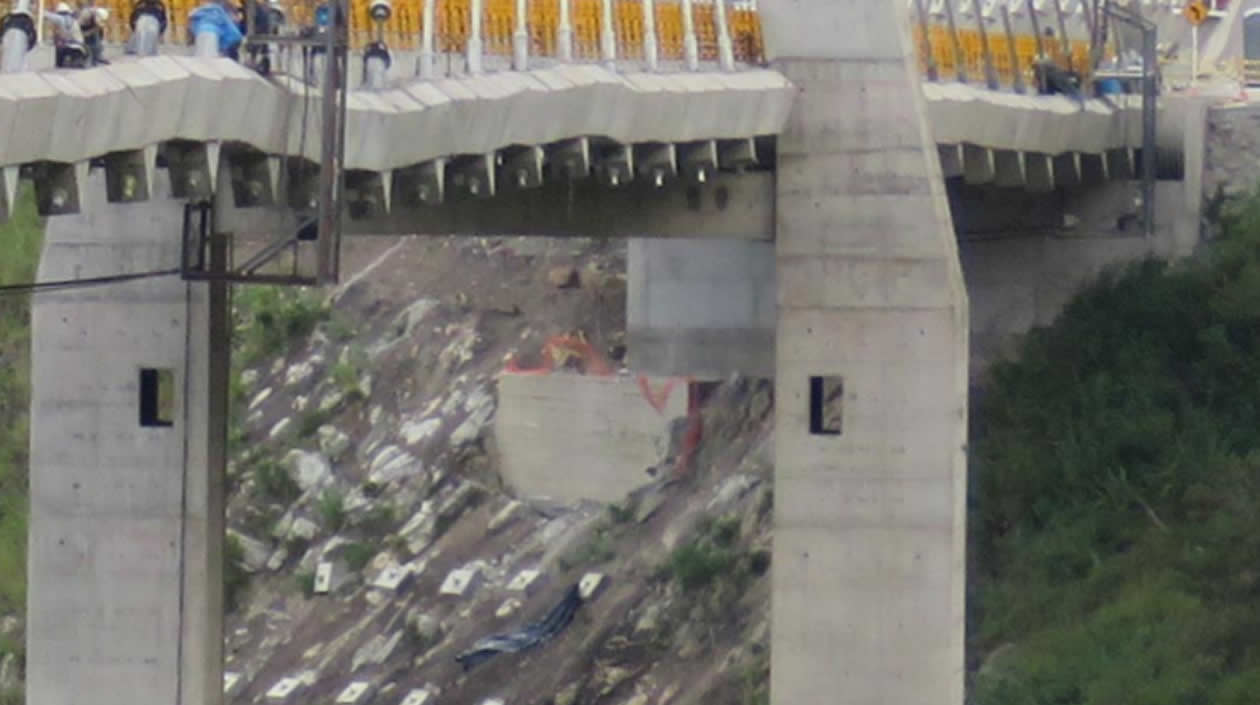 Vista lateral del puente.