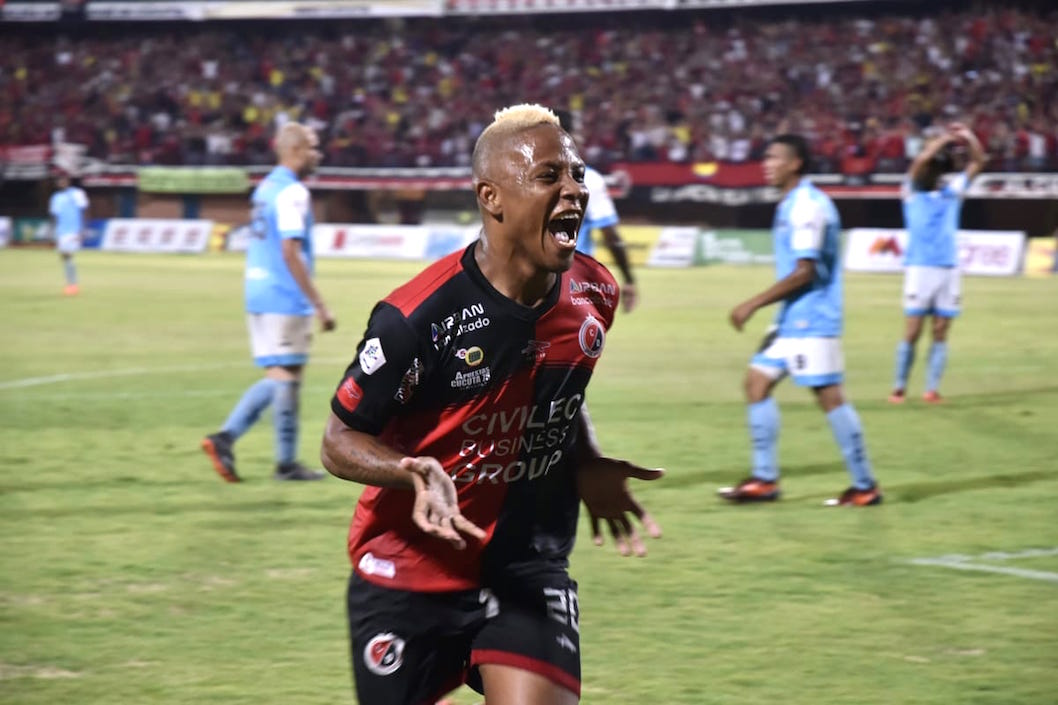 Jhon Vásquez celebrando el primer gol para los cucuteños.