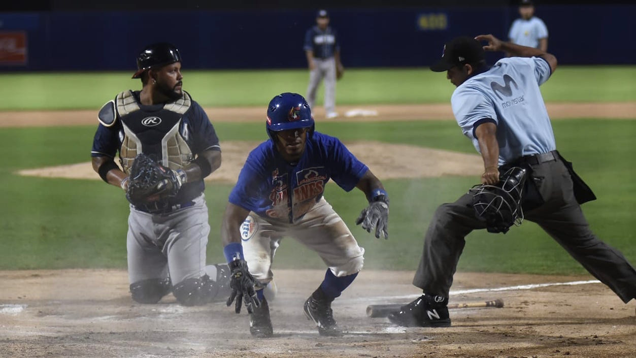 El cubano Roel Santos anotando la primera rayita