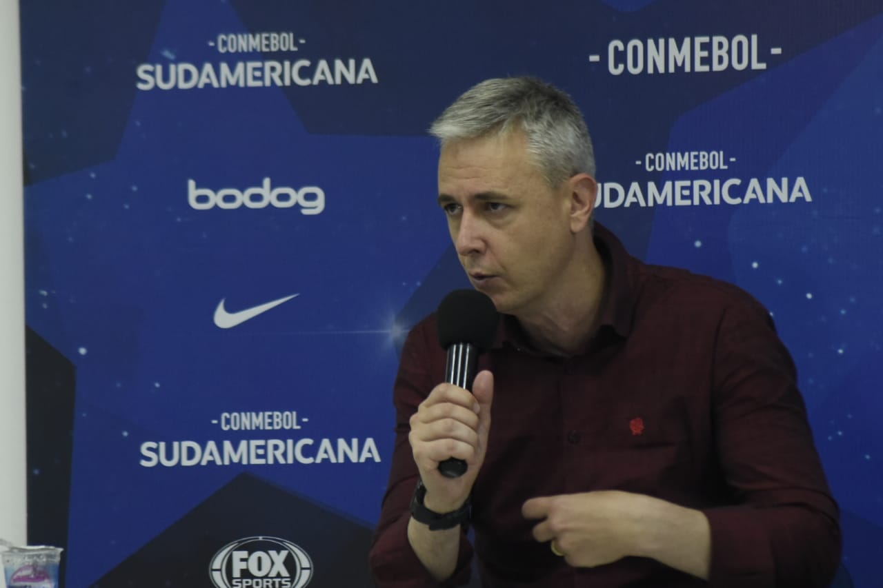 El entrenador del Atlético Paranaense, Tiago Nunes.