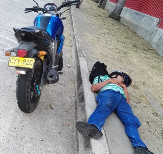 Caracol Radio Otra imagen de Diomar reposando la borrachera.