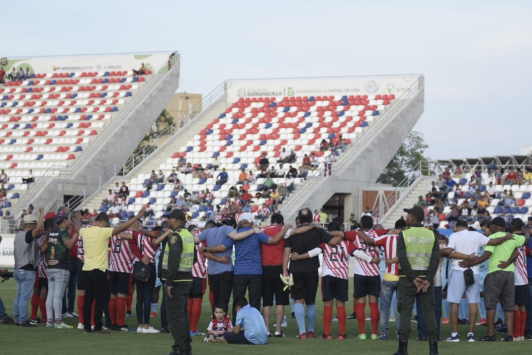 Tras el incidente los participantes en el juego de las estrellas hicieron una cadena de oración.