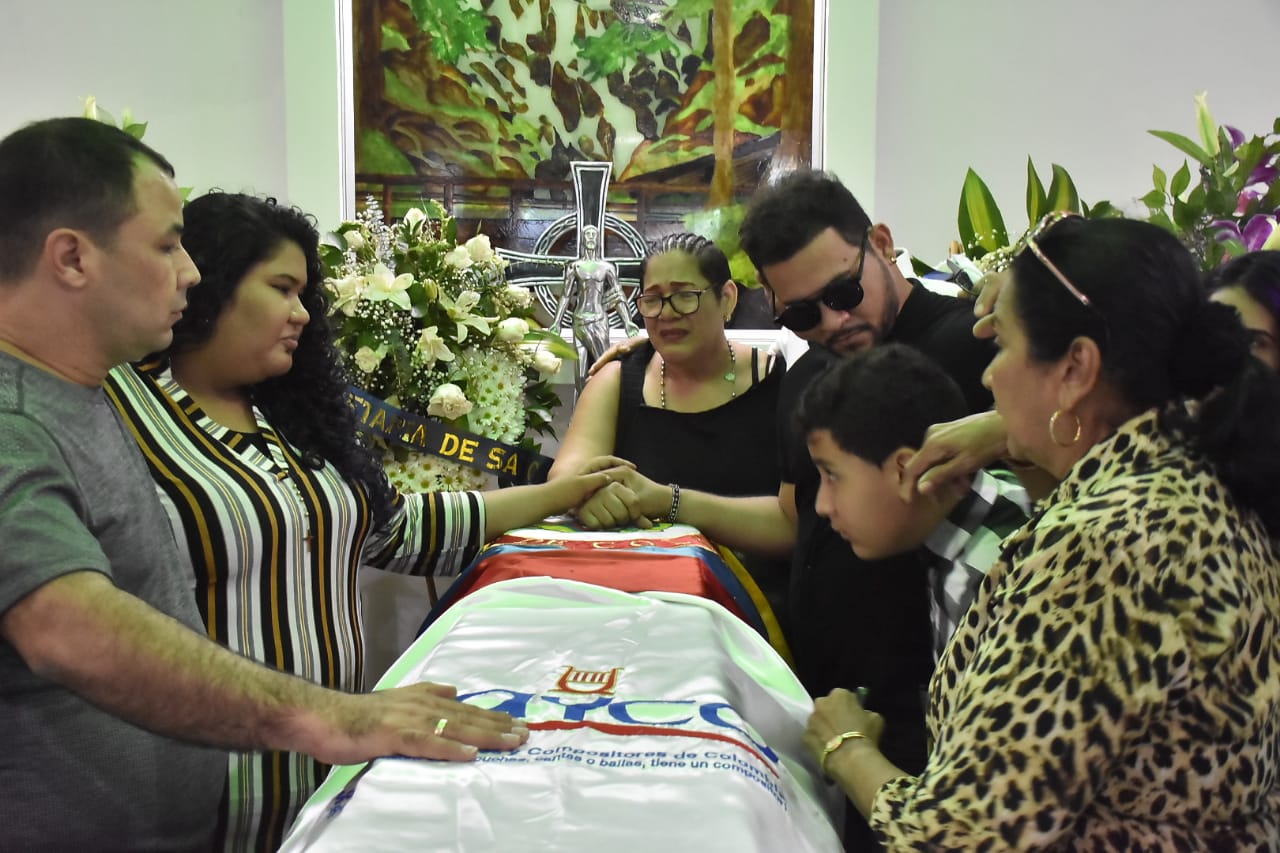 Familiares del maestro Adolfo Echeverría.