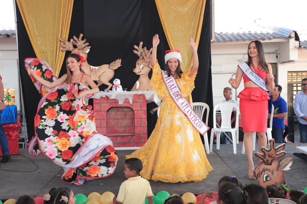 Las reinas mostrando sus cualidades para el baile.