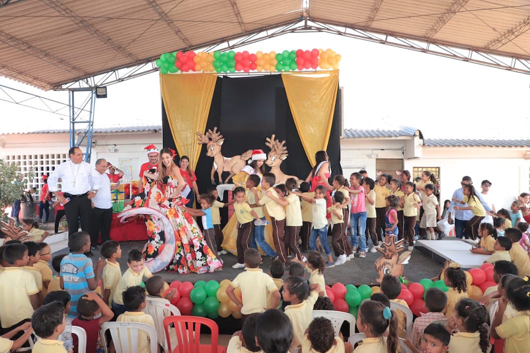 El "trencito" de los niños con las reinas.