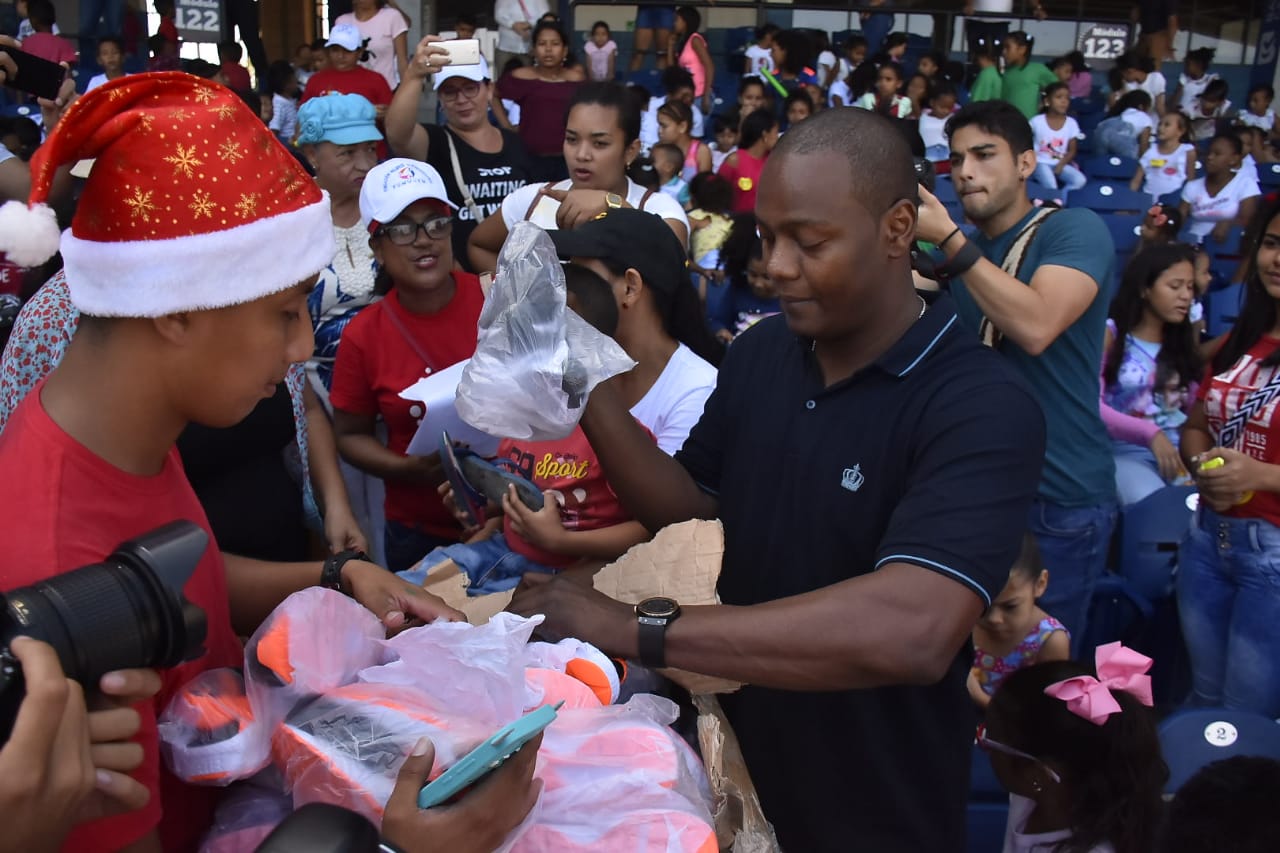 Son 600 regalos para niños de escasos recursos.