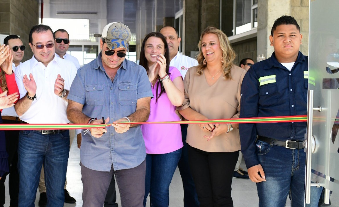 Corte simbólico de la cinta.