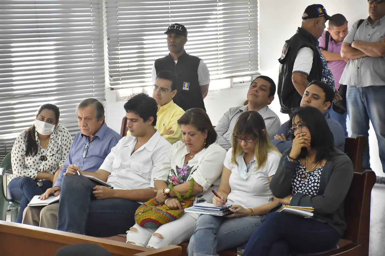 Los capturados durante la audiencia. 