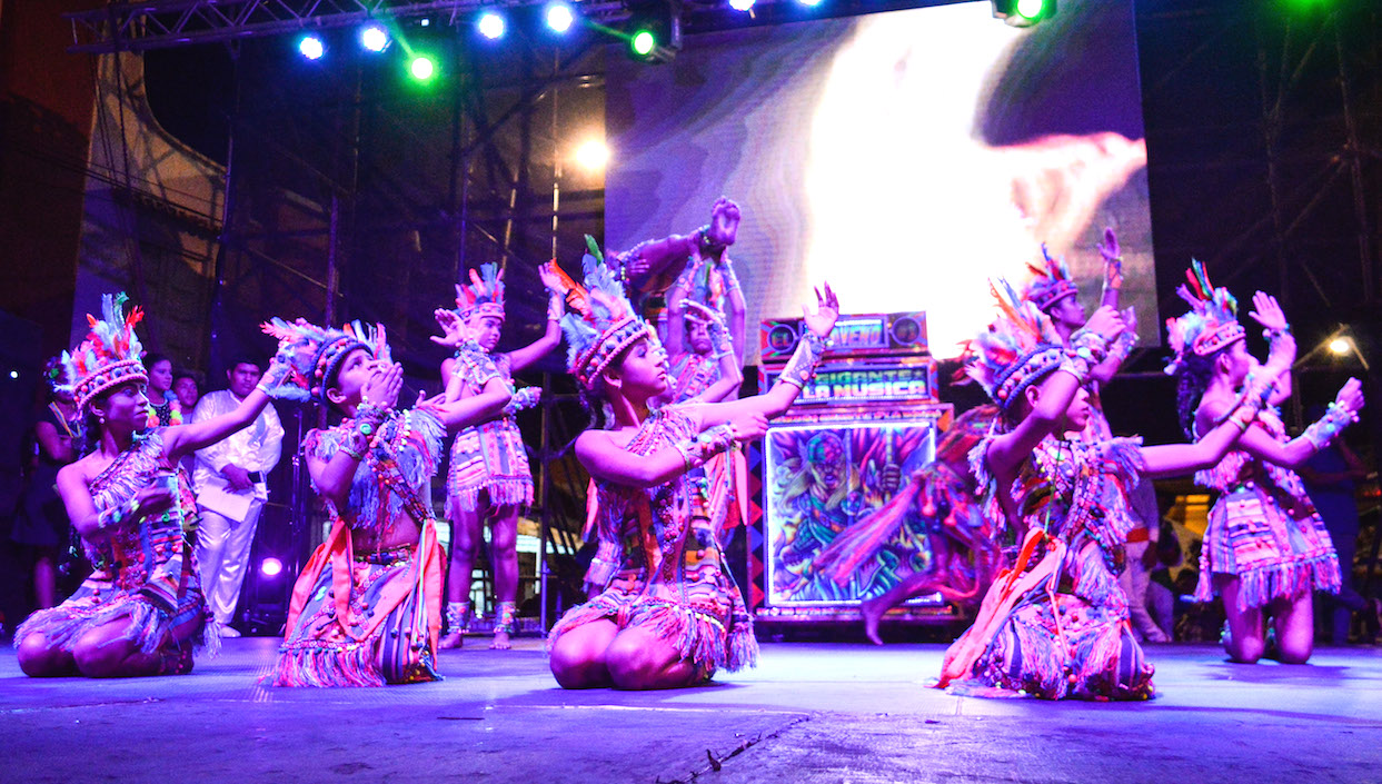 Show de los niños durante el evento.