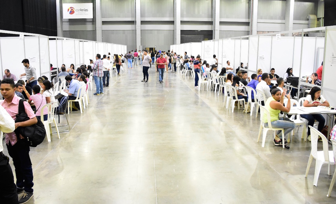 Panorámica de las diferentes comisiones escrutadoras.