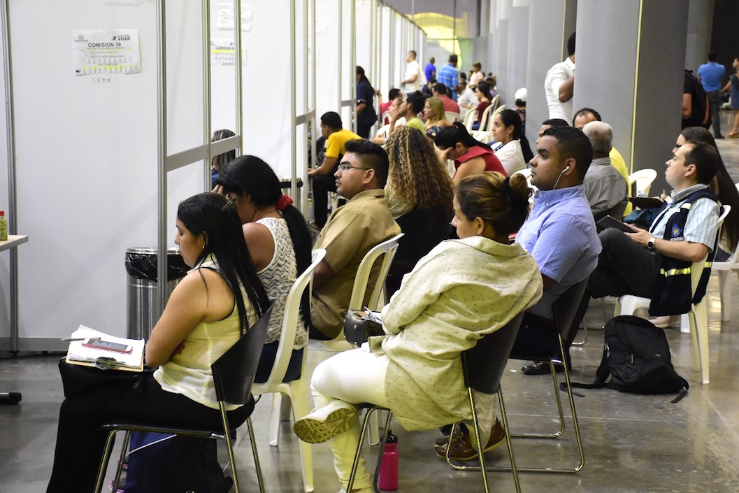 Representantes de las distintas campañas atentos al proceso.