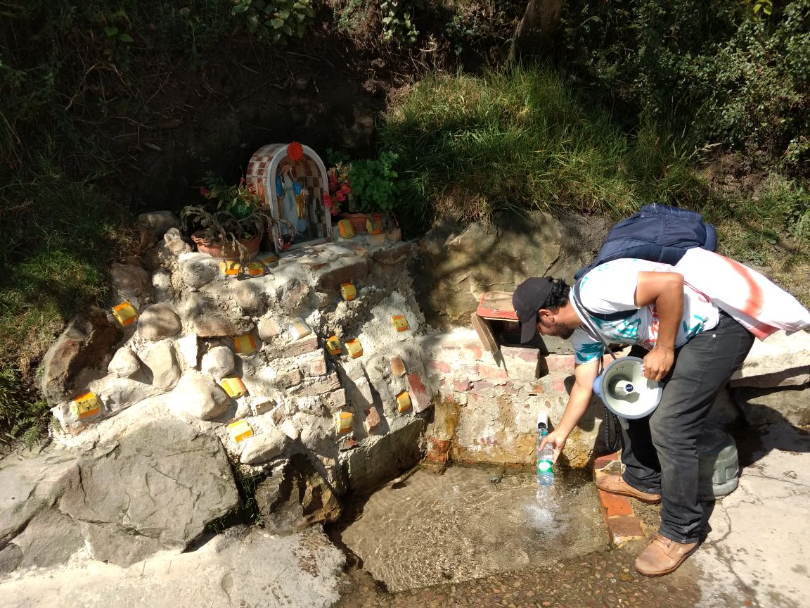 Aprovechaban el agua del río para tomar en Arcabuco, Boyacá. 