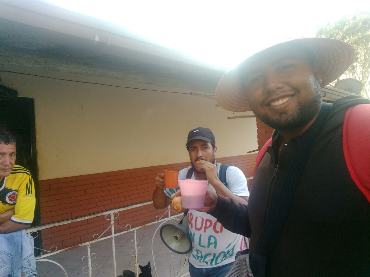 Cortesía Otra señora a la salida de Aratoca les brindó tinto con pan.