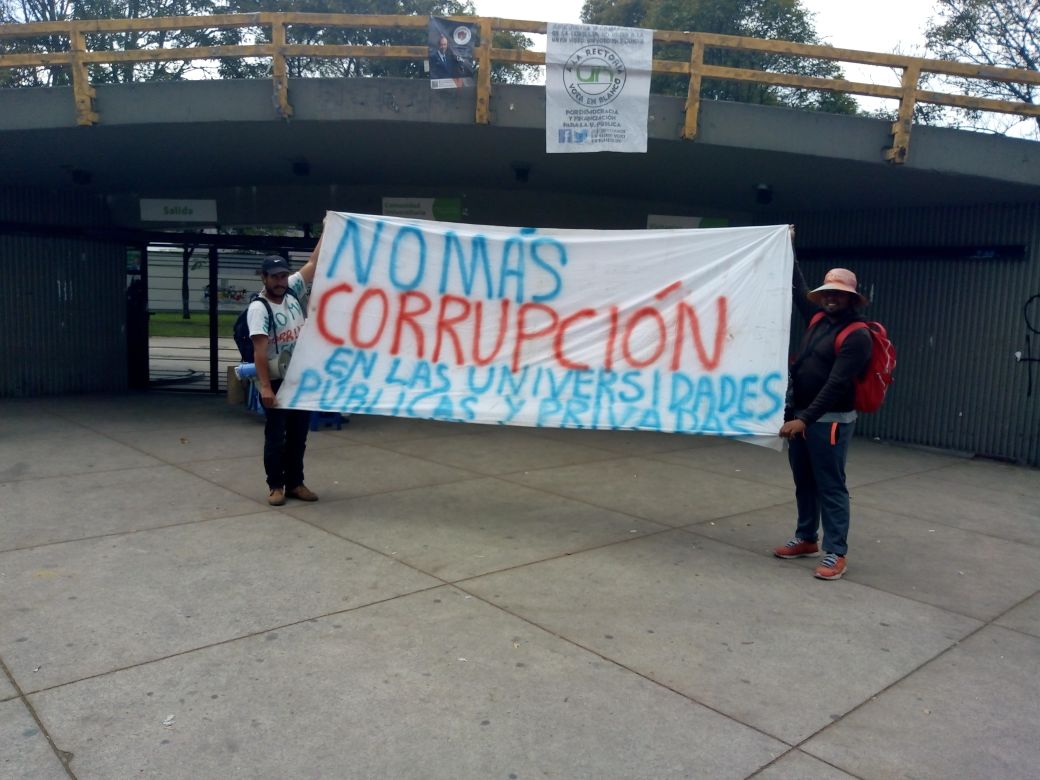 Llegaron con su pasacalle a la Universidad Nacional en Bogotá.