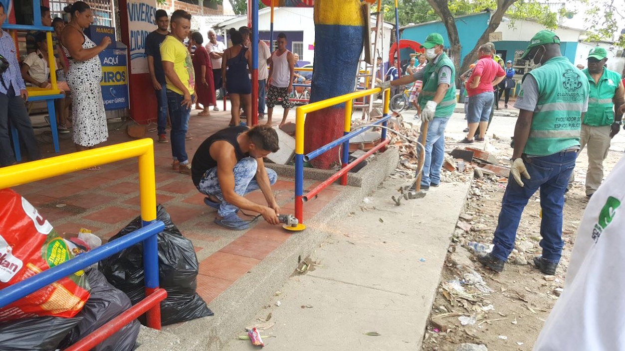 Retiro de elementos no permitidos en el espacio público.