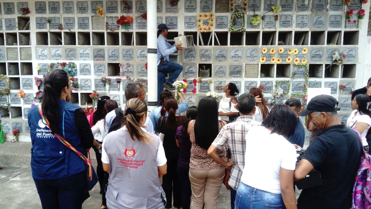 Inhumación en el cementerio Calancala.