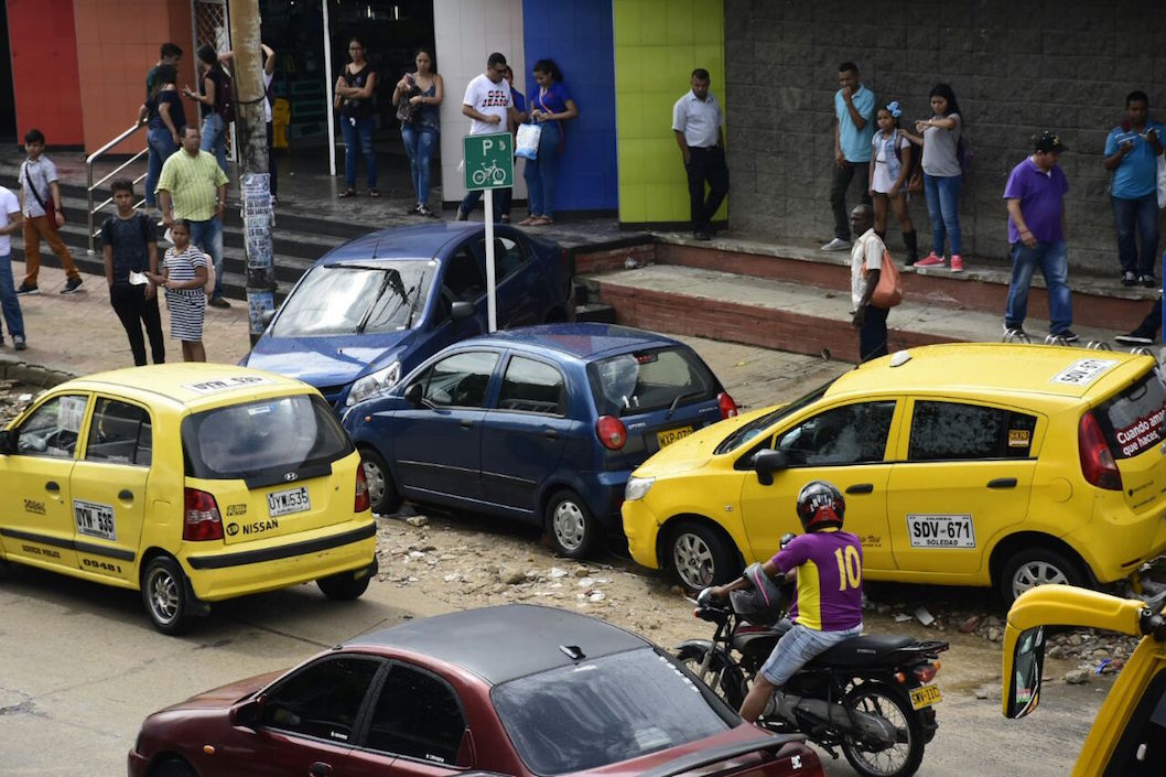 'Zapaticos' llevados hasta la zona peatonal.