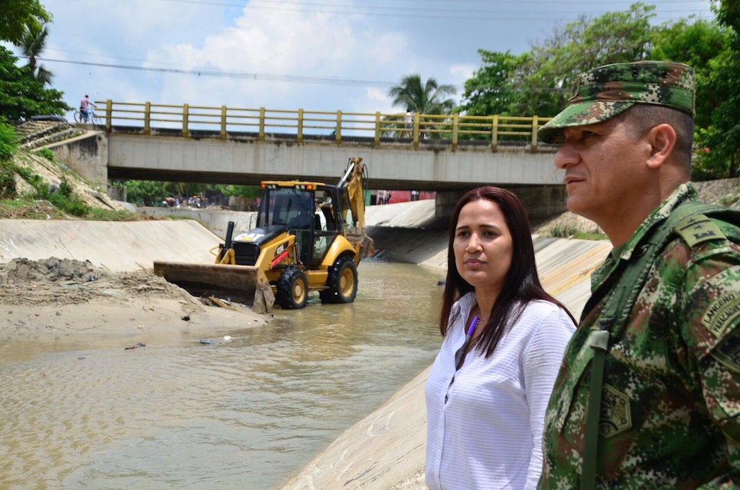 La Secretaria de Obras, Peggy Alvarez Lascano, al frente de los trabajos.