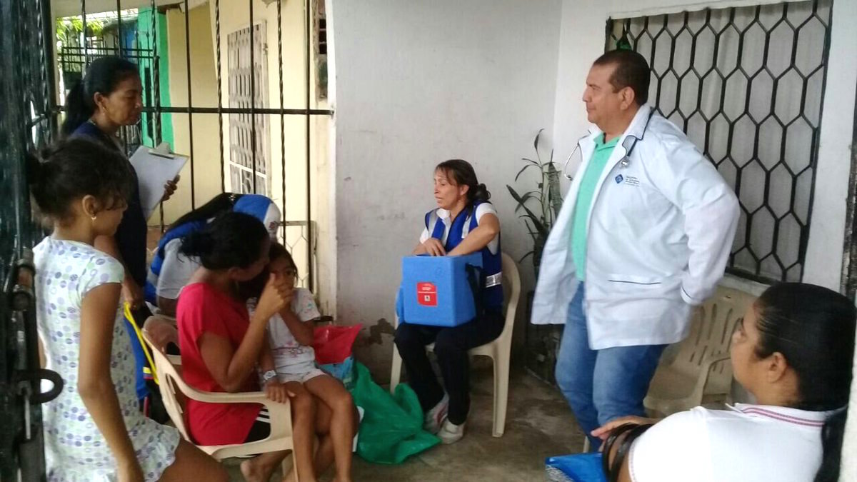 La Secretaria de Salud Emilia Elitín, liderando la atención a las personas.