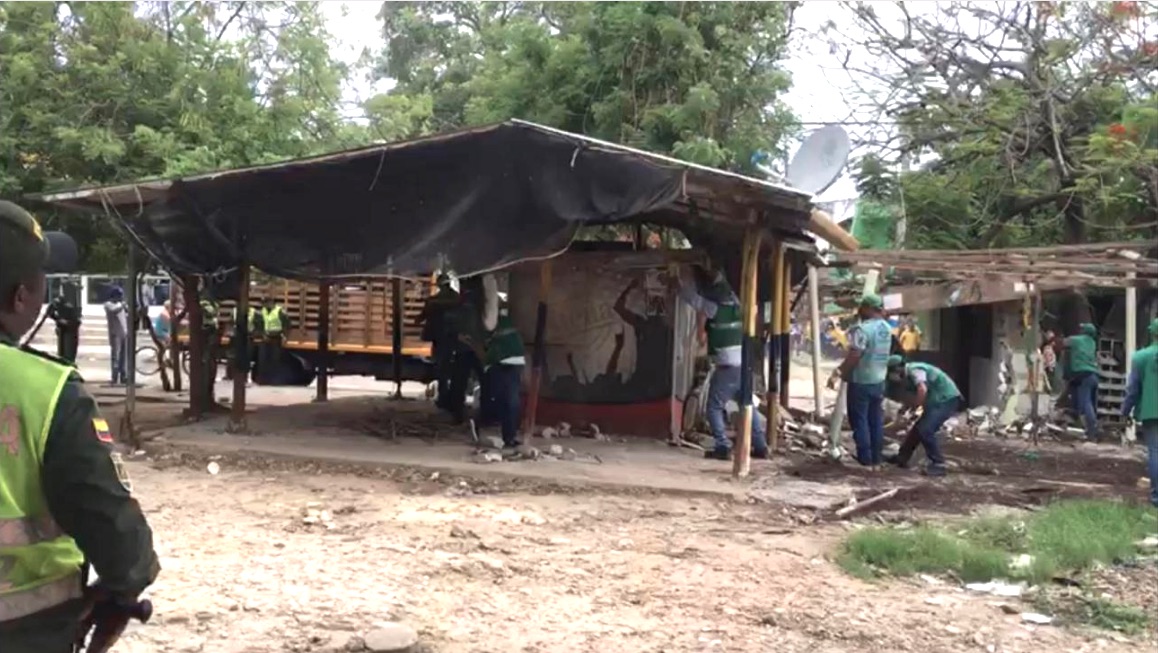 Durante los operativos fueron retirados puestos instalados de manera indebida.