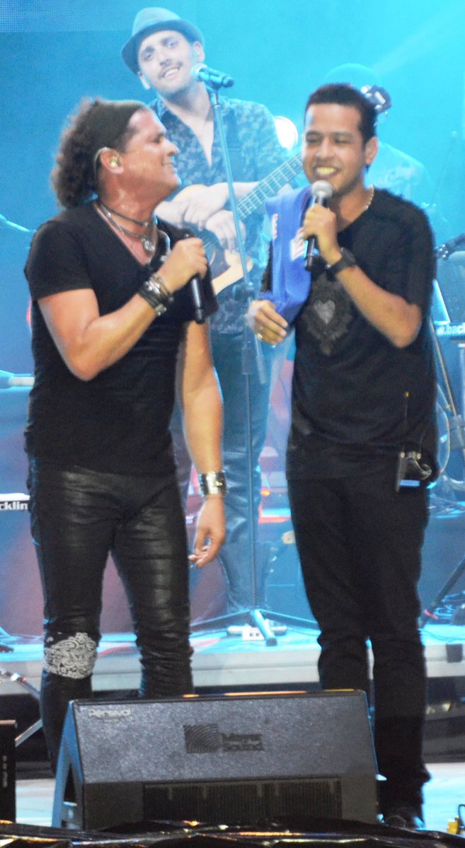 Carlos Vives y el cantante Martín Elías.