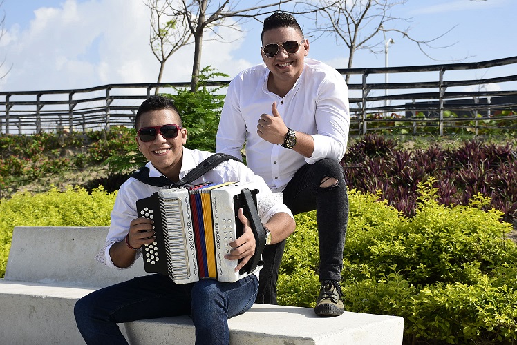 El acordeonero Manuel Tapias y el cantante 