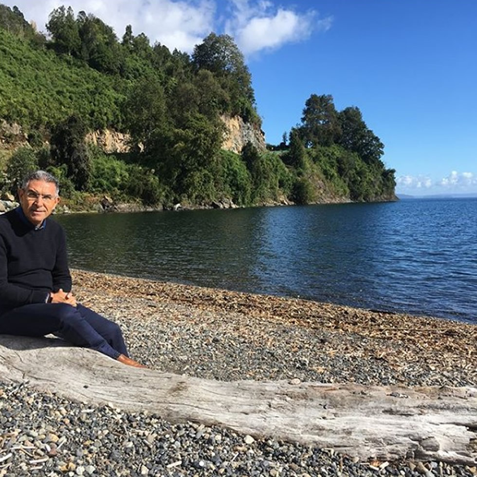 Jorge Cura, director de Zona Cero, por los caminos de Neruda en el sur de Chile