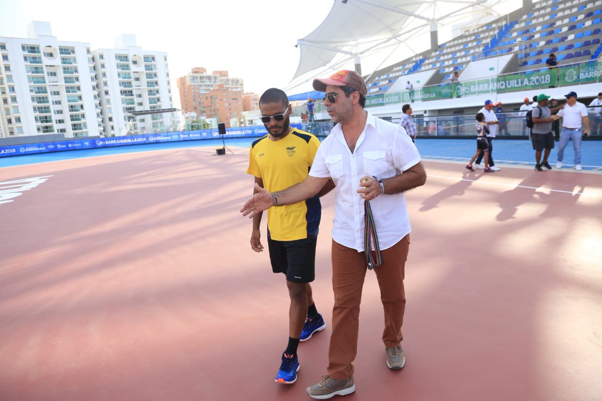 Cujavante le entregó las medallas de campeón mundial al Alcalde Char.