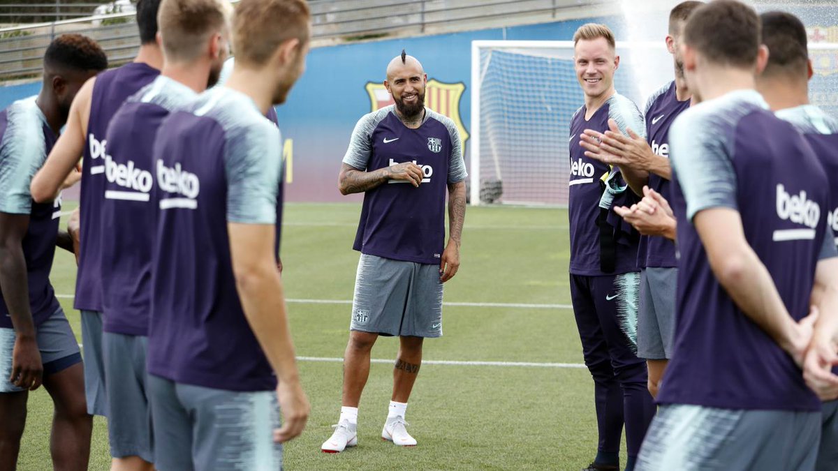 Arturo Vidal con sus compañeros de equipo. 