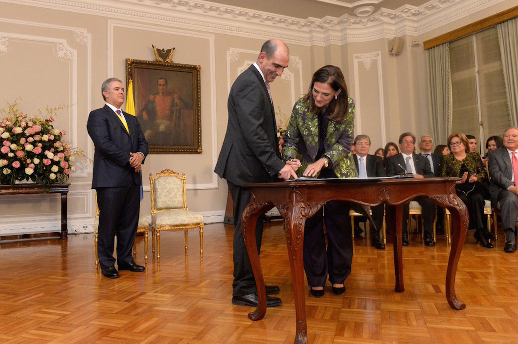 La barranquillera Ángela María Orozco asumiendo como Ministra de Transporte.