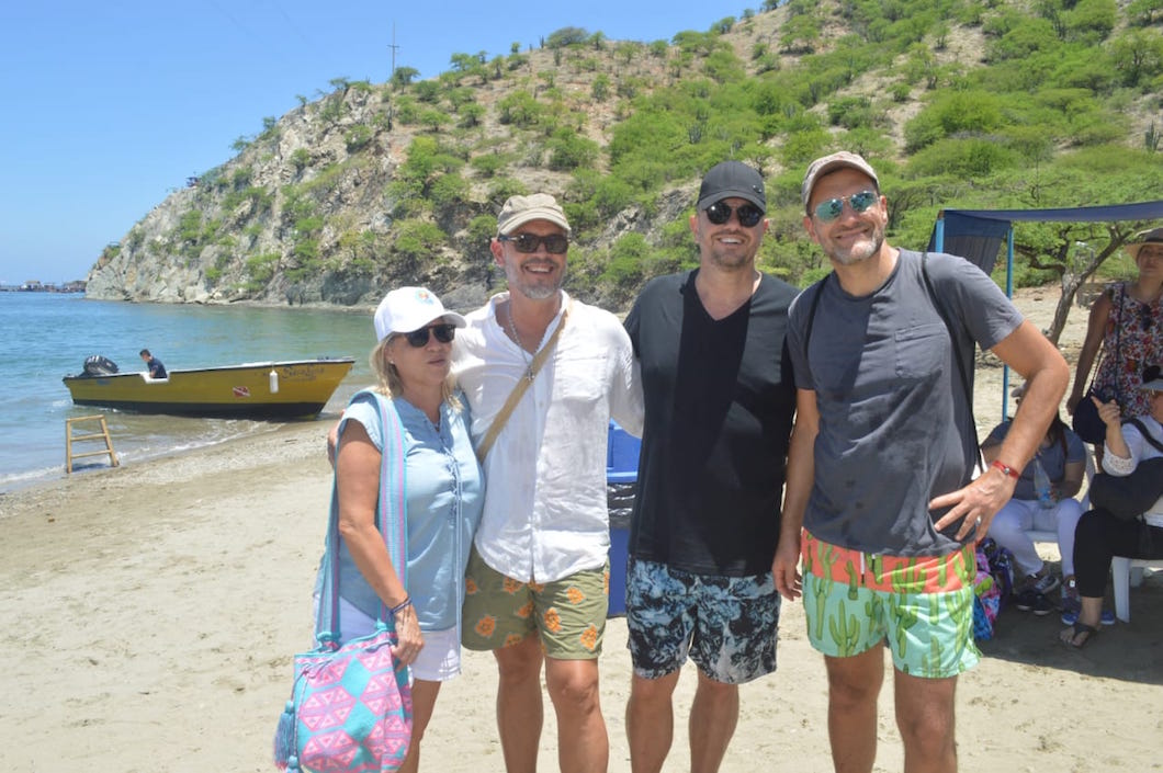 Guillermo Vives, hermano de Carlos Vives en compañía de sus sobrinos.