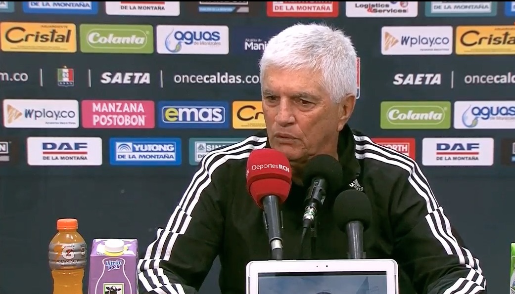 El DT Julio Comesaña, en rueda de prensa al final del partido.