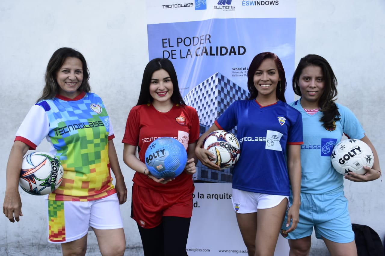 Las damas deberán permanecer 10 minutos en el campo. 