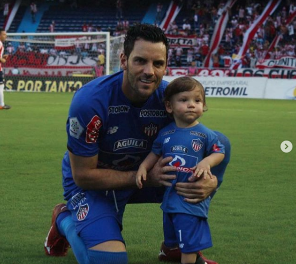 Instagram de Sebastián Viera El portero Sebastián Viera y su hijo Stephano.