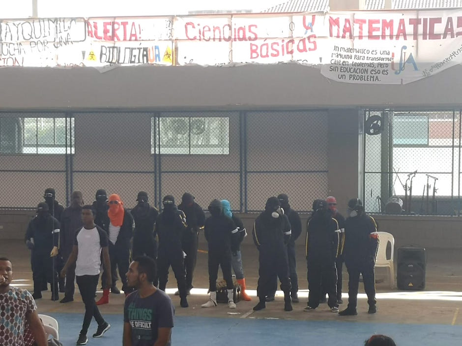 Los encapuchados de siempre en la Universidad del Atlántico,