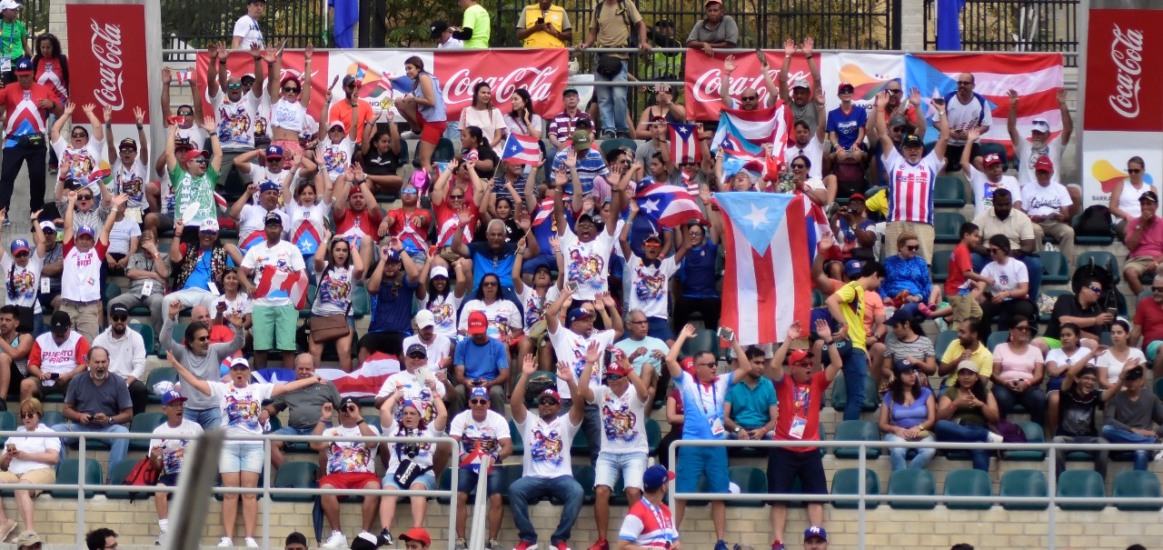 La hinchada puertorriqueña durante la final de tenis femenina. 