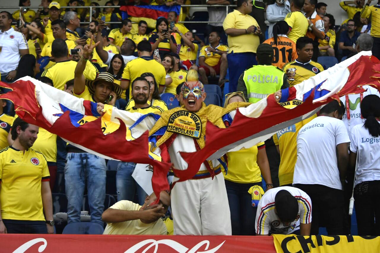 El Cole alentando a la selección nacional.