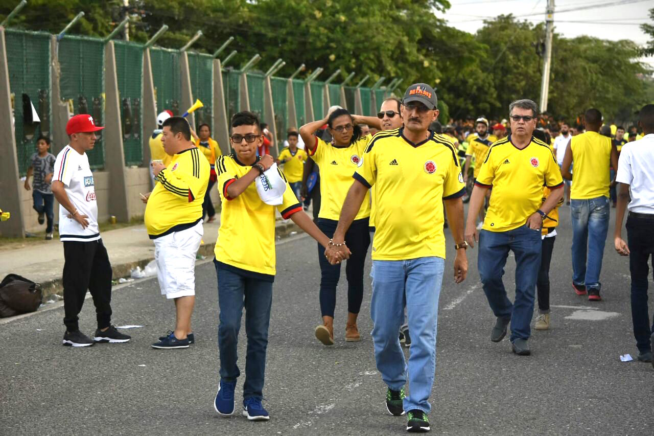El público llegando al estadio Metropolitano.