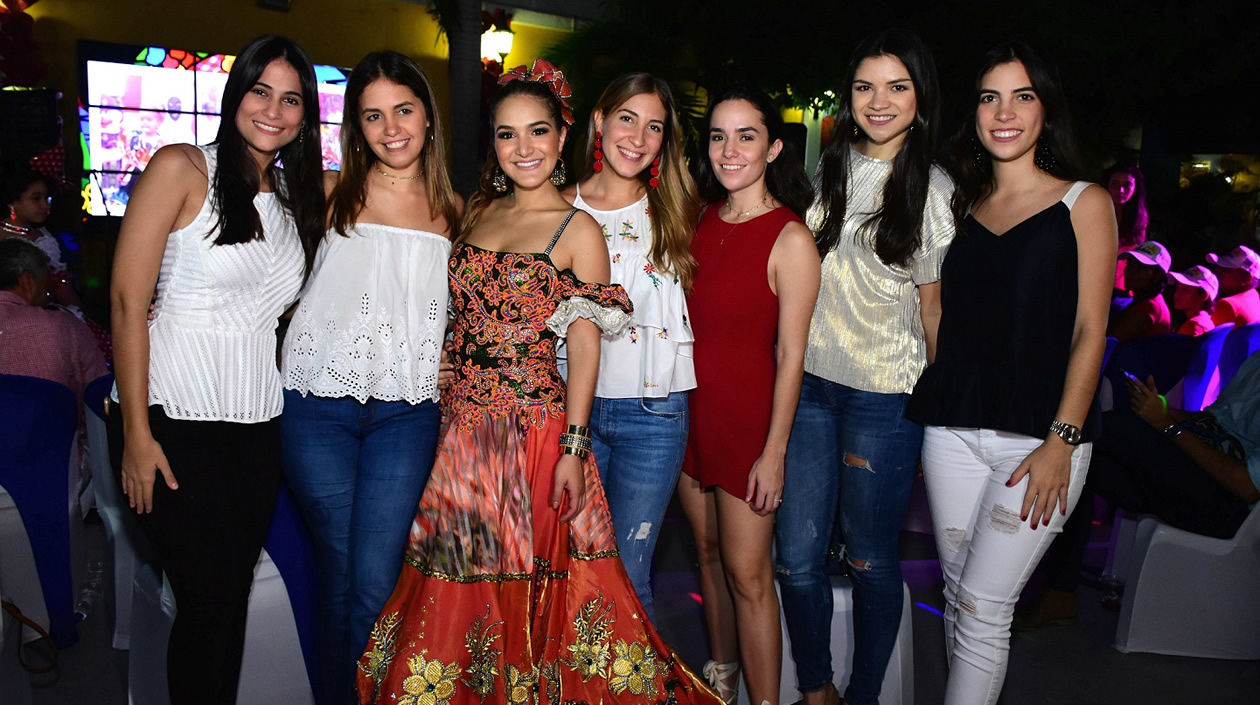 Las princesas y amigas de la Reina también estuvieron en la fiesta sorpresa